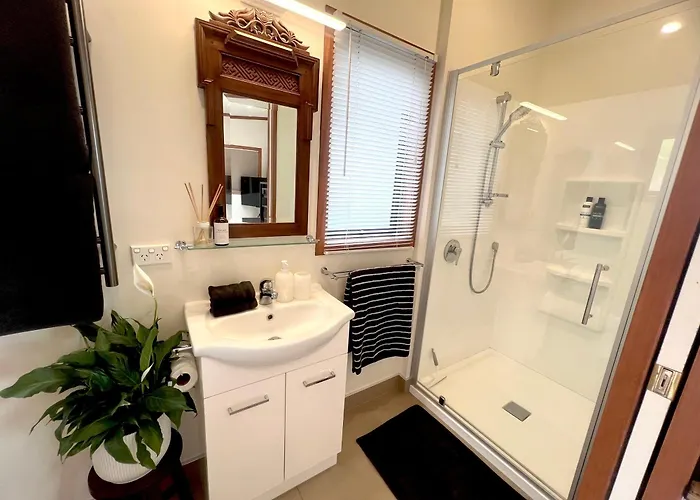 Black Diamond Retreat - Private Apartment